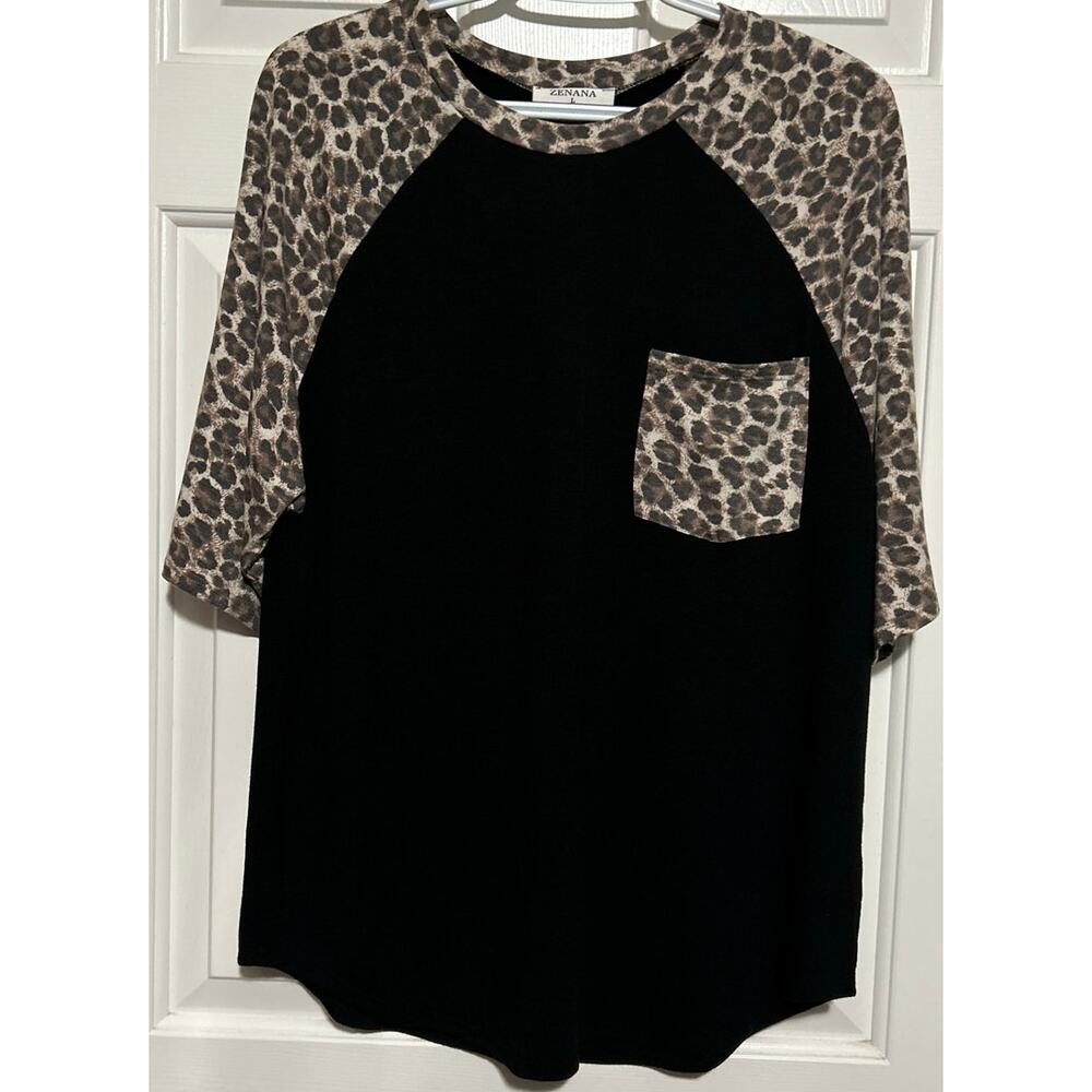Zenana Women's Black Animal Print Short Sleeve T-Shirt with Front Pocket Size L‎
